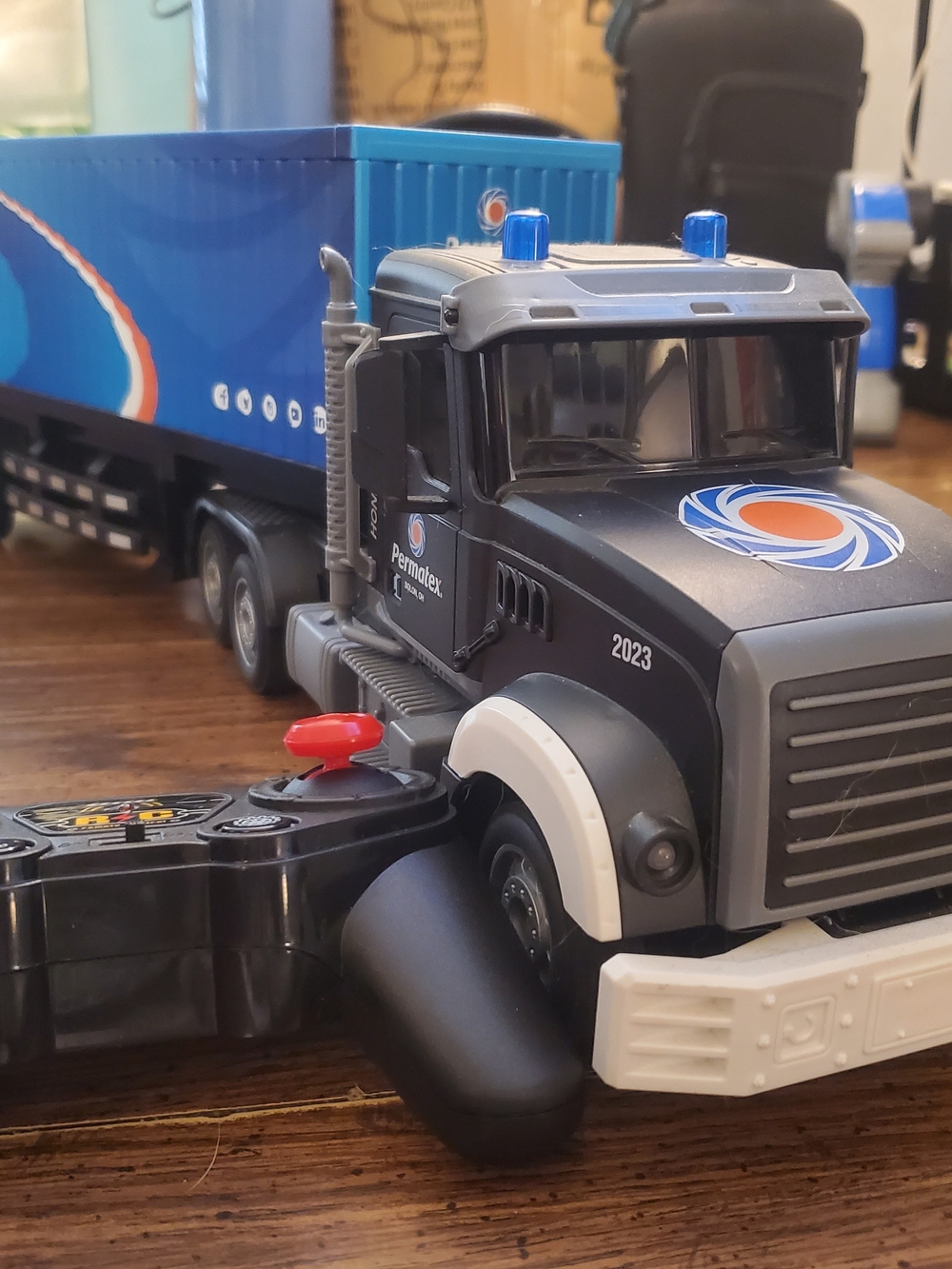 Remote Control Tractor Trailer Permatex - Picture 2 of 7